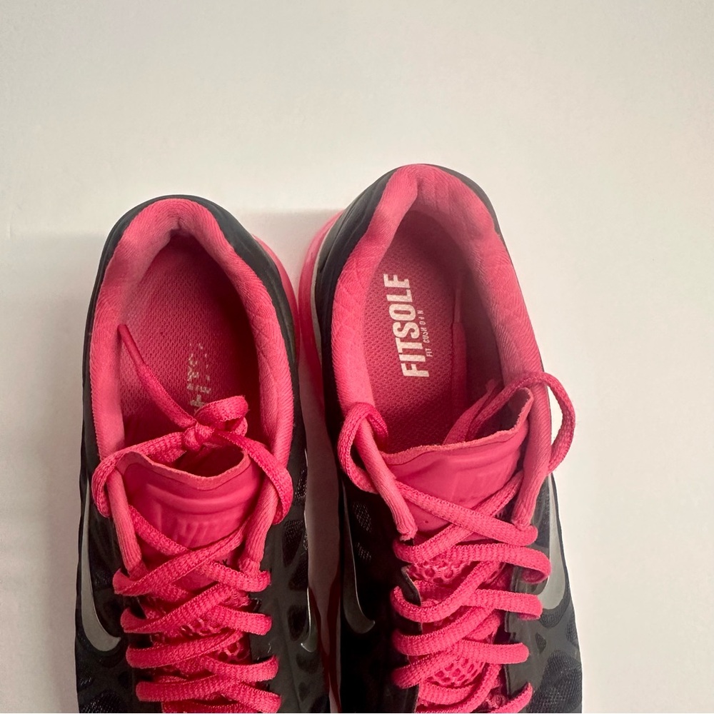 Nike Women's Air max Athletic Shoes in Black and‎ Pink size 7.5 - Picture 3 of 9